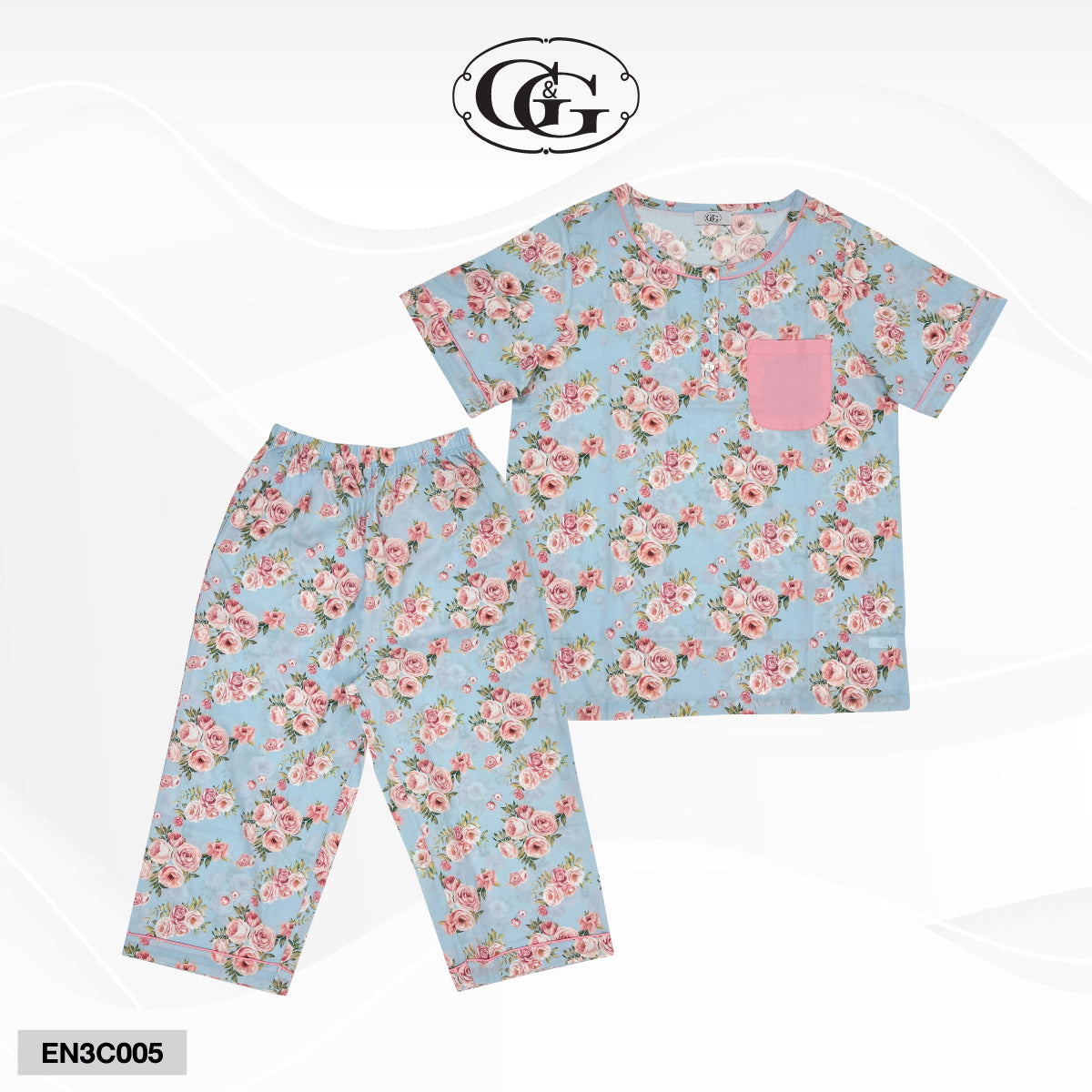 G&G - ชุดนอน เสื้อแขนสั้นคอปก กางเกงขาสี่ส่วน ผ้าคอตตอน ลายดอกกุหลาบ EN3C005 สีฟ้า (SX)